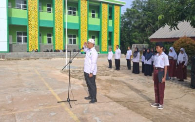 Pimpin Upacara Perdana 2026, Kepala MIN 1 Mesuji Instruksikan Penguatan Disiplin Siswa