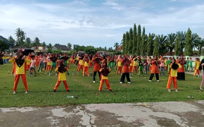 Memperingati Hari Olahraga Nasional, seluruh siswa MIN 1 MESUJI Ikuti Senam Bersama