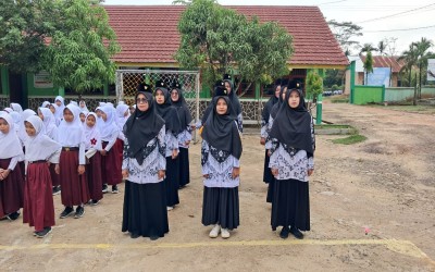 MIN 1 Mesuji Gelar Upacara Bendera Hari Guru Nasional, Dewan Guru Menjadi Petugas Upacara